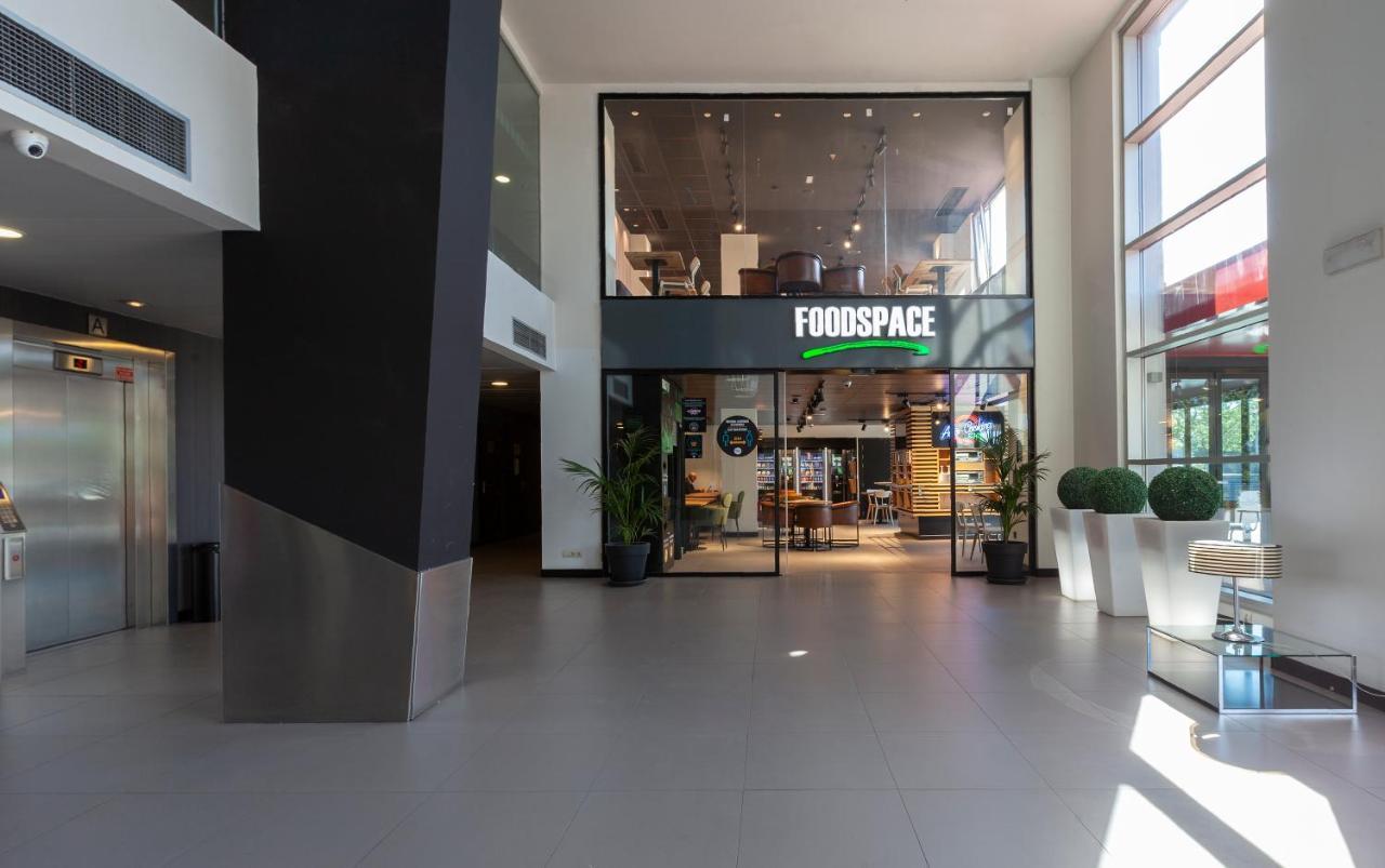 Vertice Roomspace Madrid Luaran gambar