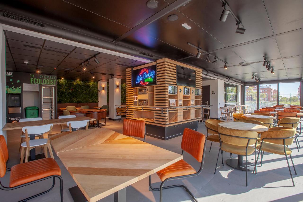 Vertice Roomspace Madrid Luaran gambar
