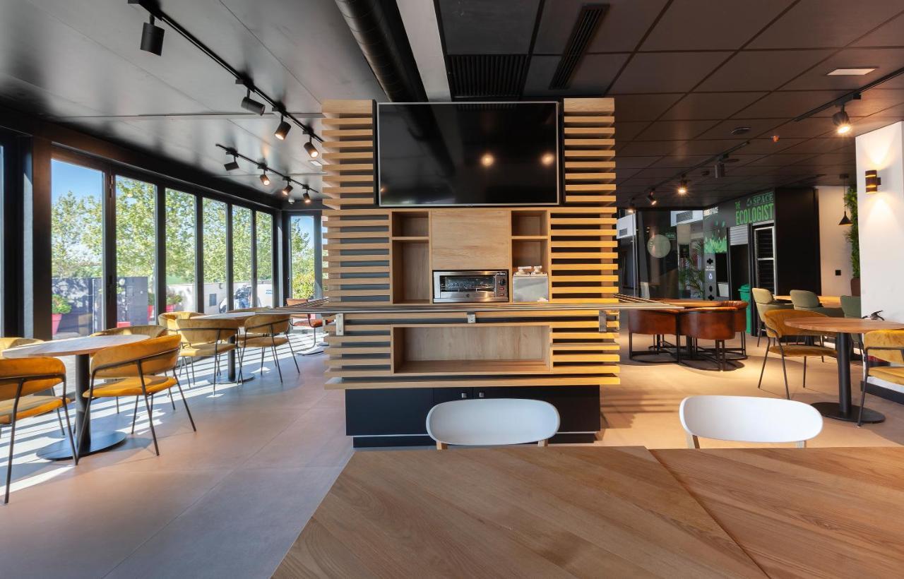 Vertice Roomspace Madrid Luaran gambar