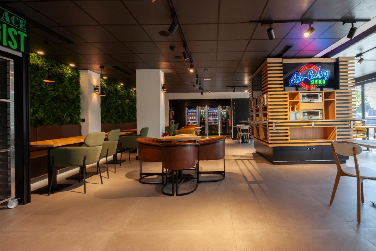 Vertice Roomspace Madrid Luaran gambar