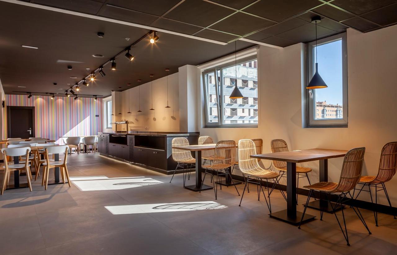 Vertice Roomspace Madrid Luaran gambar